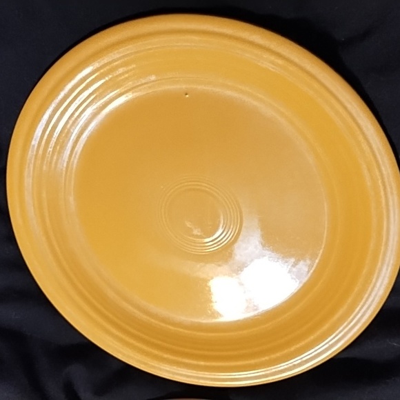Bundle of 2 Fiesta older yellow color luncheon plates 9 1/4" - Picture 3 of 5